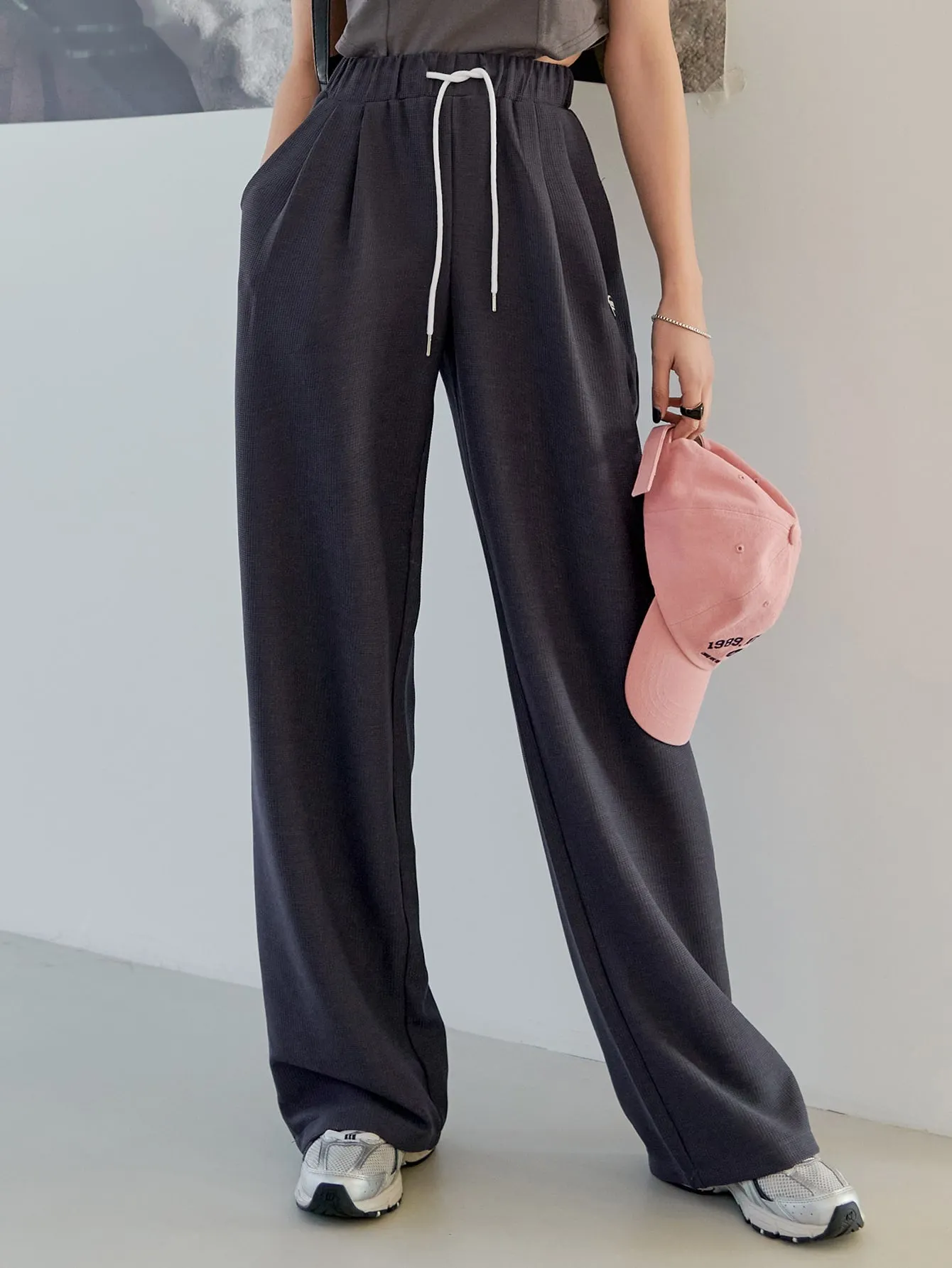 Letter Patch Drawstring Wide Leg Sweatpants
